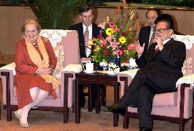 U.S. state sec'y meets Chinese president